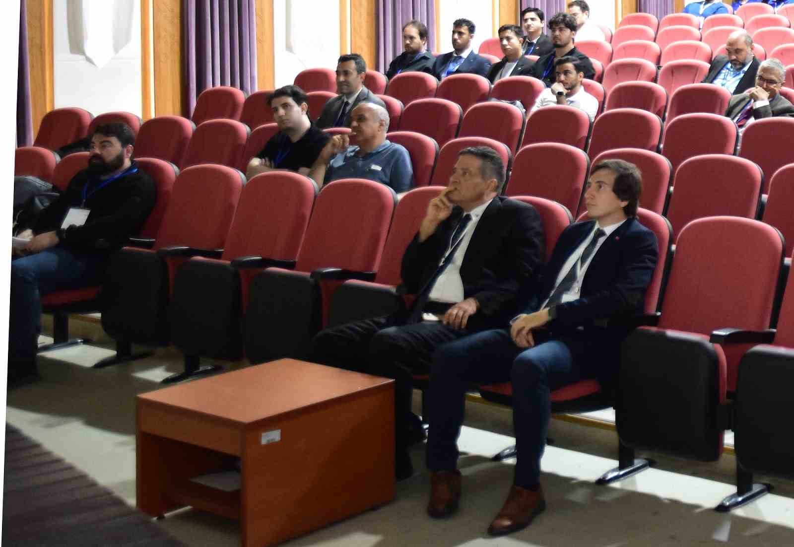 ESKİŞEHİR OSMANGAZİ ÜNİVERSİTESİ (ESOGÜ) EV SAHİPLİĞİNDE BAŞLAYAN "11. ULUSAL HAVACILIK VE UZAY KONFERANSI (UHUK 2026)", HAVACILIK VE UZAY SEKTÖRÜNÜN ÖNDE GELEN TEMSİLCİLERİNİ İLE AKADEMİSYENLERİ ESKİŞEHİR'DE BİR ARAYA GETİRDİ.