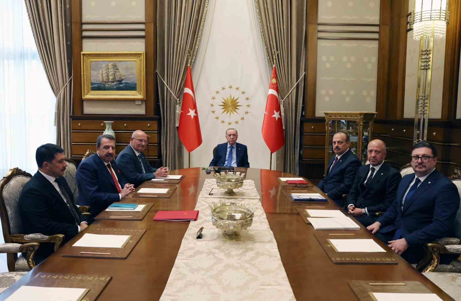 CUMHURBAŞKANI RECEP TAYYİP ERDOĞAN, ANKARA VALİSİ YAKUP CANBOLAT VE BERABERİNDEKİ HEYETİ CUMHURBAŞKANLIĞI KÜLLİYESİNDE KABUL ETTİ.