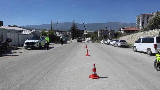 Trafik polislerinden okul servislerine sıkı denetim: Ayakta öğrenci taşıyan sürücülere ceza uygulandı