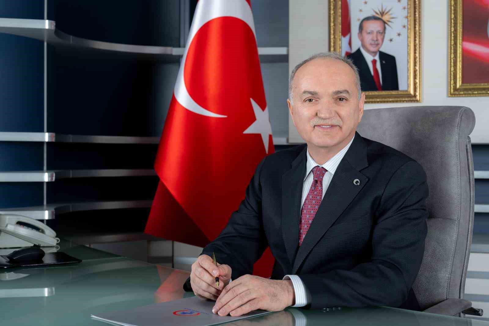 DÜZCE BELEDİYE BAŞKANI DR. FARUK ÖZLÜ, 19 EYLÜL GAZİLER GÜNÜ DOLAYISIYLA BİR MESAJ YAYIMLADI. ÖZLÜ, “VATANIMIZIN BÖLÜNMEZ BÜTÜNLÜĞÜ, MİLLETİMİZİN HUZURU VE İSTİKBALİ UĞRUNA CANINI ORTAYA KOYAN GAZİLERİMİZ; CESARETİN, FEDAKÂRLIĞIN VE VATAN SEVGİSİNİN EN YÜCE TİMSALİDİR” DEDİ.