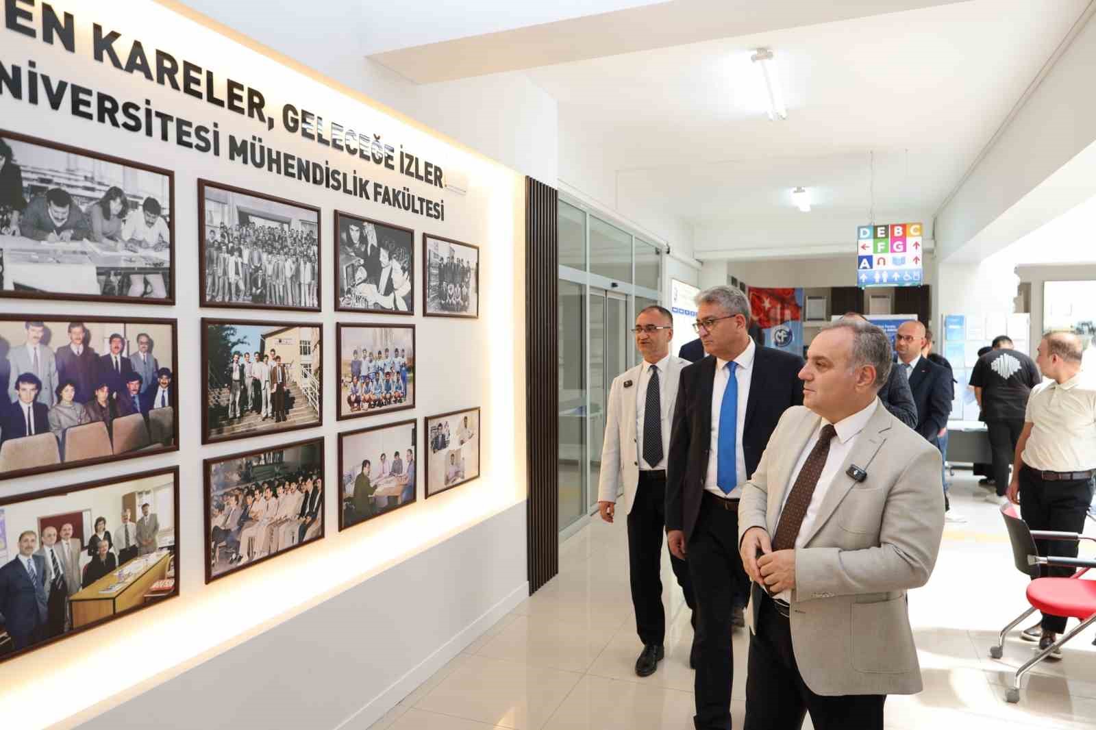 ERCİYES ÜNİVERSİTESİ (ERÜ) REKTÖRÜ PROF. DR. FATİH ALTUN, MÜHENDİSLİK FAKÜLTESİNDE TAMAMLANAN TADİLAT VE YENİLEME ÇALIŞMALARINI YERİNDE İNCELEDİ.