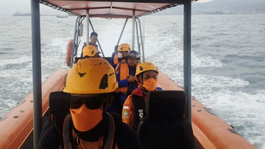 Endonezya'da Anak Krakatau Yanardağı Yakınında Kaybolan Tekne Aranıyor