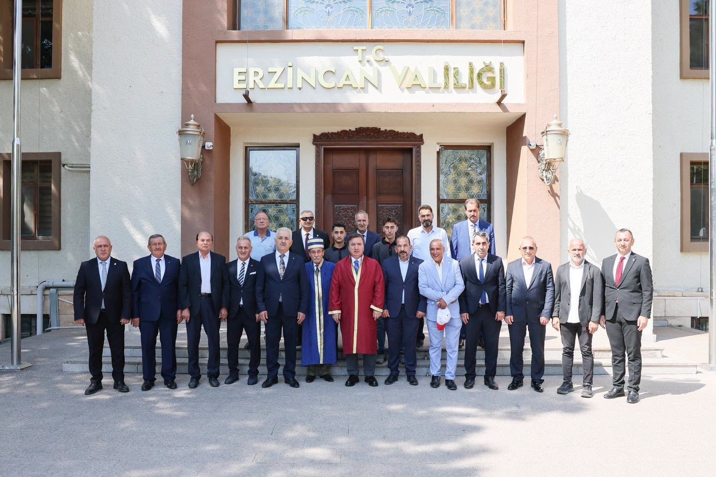 ERZİNCAN VALİSİ HAMZA AYDOĞDU, AHİLİK HAFTASI KAPSAMINDA İLİN AHİSİ, İLİN KALFASI VE İLİN ÇIRAĞI SEÇİLEN İSİMLERİ KABUL ETTİ