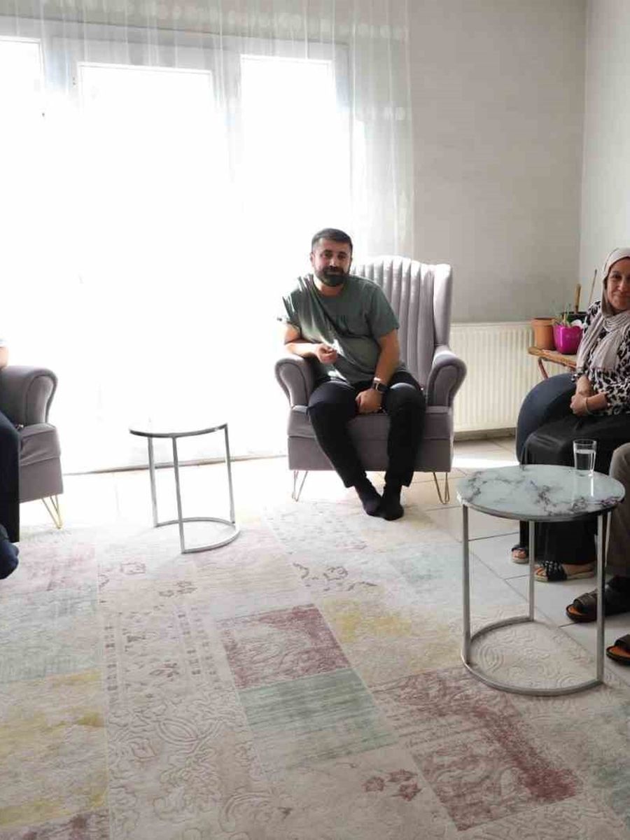 Cizre’de YKS’de başarılı olan öğrencilerin evlerine gidilip tebrik edildi