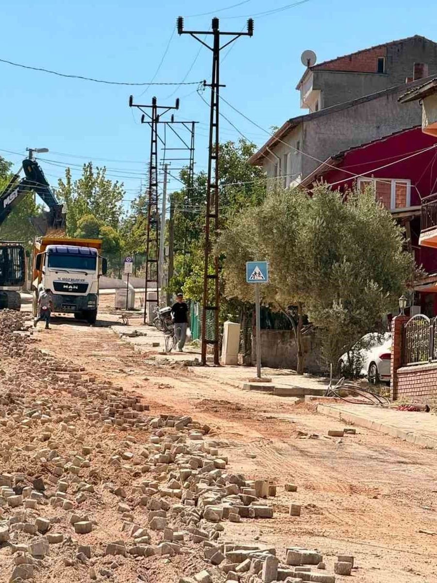 Akçakoca Caddesi’nde asfalt çalışmaları başladı