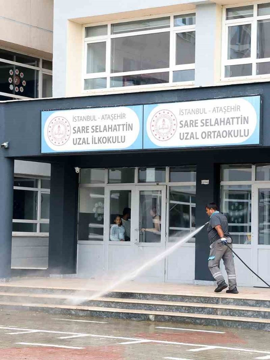 Ataşehir’de okullar temizlenerek yeni eğitim dönemine hazırlanıyor