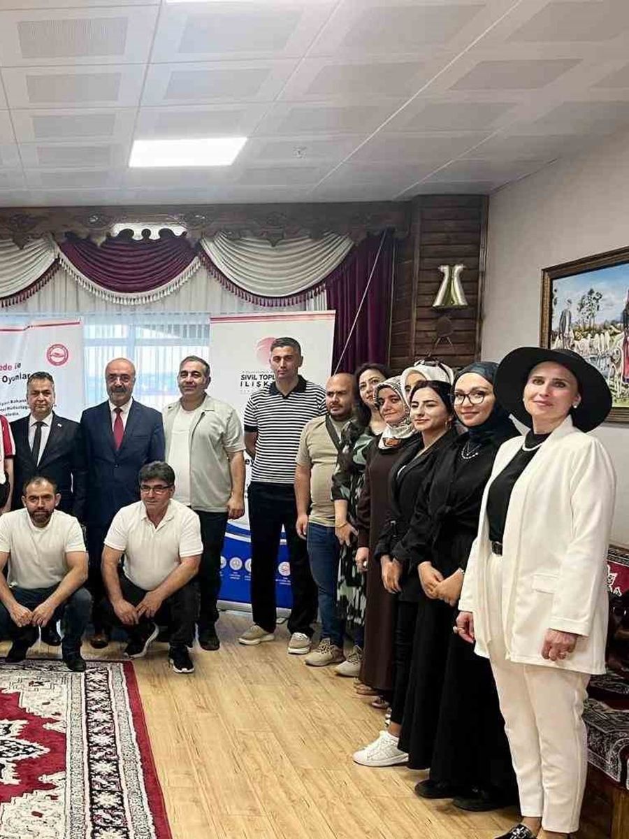 SİVAS’TA ÇOCUKLARI GELENEKSEL MASALLAR, KİTAPLAR VE UNUTULMAYA YÜZ TUTMUŞ ÇOCUK OYUNLARIYLA BULUŞTURMAYI AMAÇLAYAN "YİĞİDO DEDE’YLE ESKİMEYEN OYUNLAR" PROJESİ BAŞLADI.
