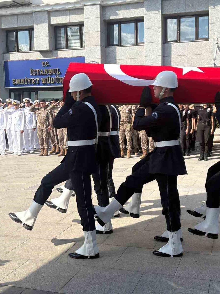POLİS MEMURU MELİH KAYGUSUZ İÇİN İSTANBUL EMNİYET MÜDÜRLÜĞÜ’NDE TÖREN YAPILDI.