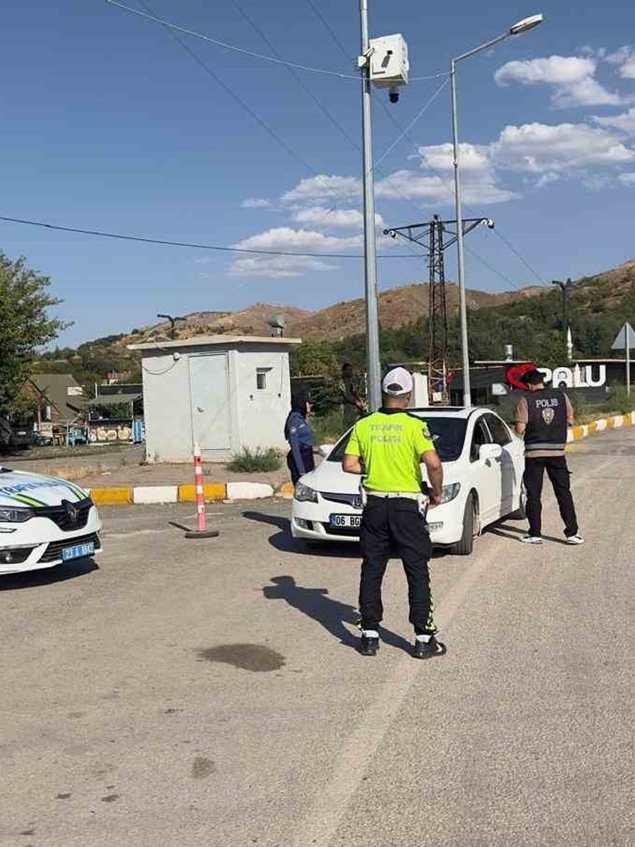 PALU İLÇESİNDE POLİS EKİPLERİ TARAFINDAN KAPSAMLI HUZUR VE GÜVEN UYGULAMASI YAPILDI.