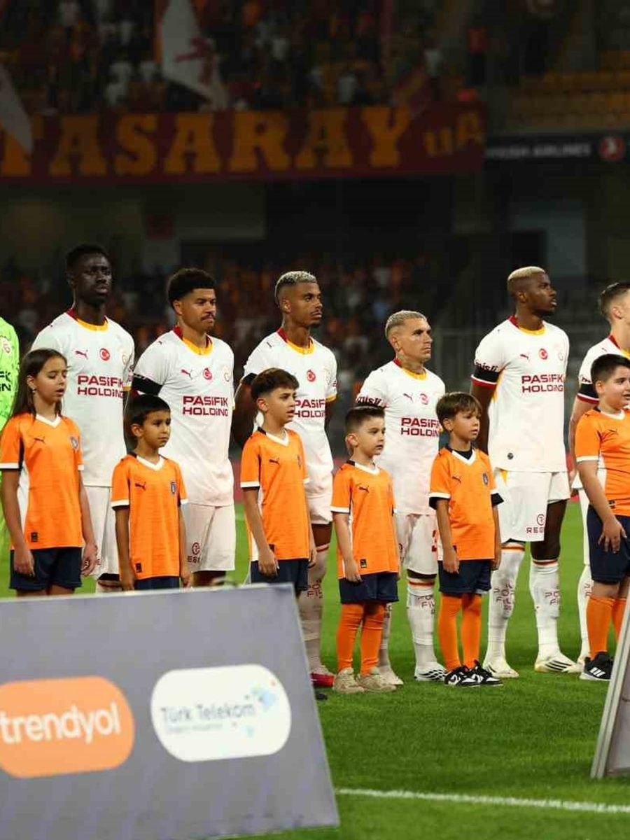 SARI-KIRMIZILILAR MÜCADELEYE; UĞURCAN ÇAKIR, ROLAND SALLAİ, DAVİNSON SANCHEZ, MARİO LEMİNA, ISMAİL JAKOBS, LUCAS TORREİRA, GABRİEL SARA, YUNUS AKGÜN, ALEKSEY BATRAKOV, LEROY SANE VE VİCTOR OSİMHEN'İ İLE BAŞLADI.