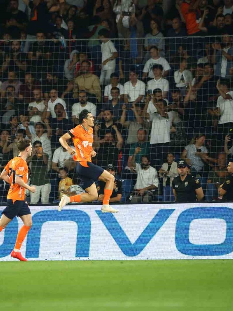 BAŞAKŞEHİR’İN ÖZBEK FUTBOLCUSU ELDOR SHOMURODOV, GALATASARAY KARŞISINDA ATTIĞI GOLLE İLK 4 HAFTA SONUNDA GOL SAYISINI 4’E ÇIKARDI.