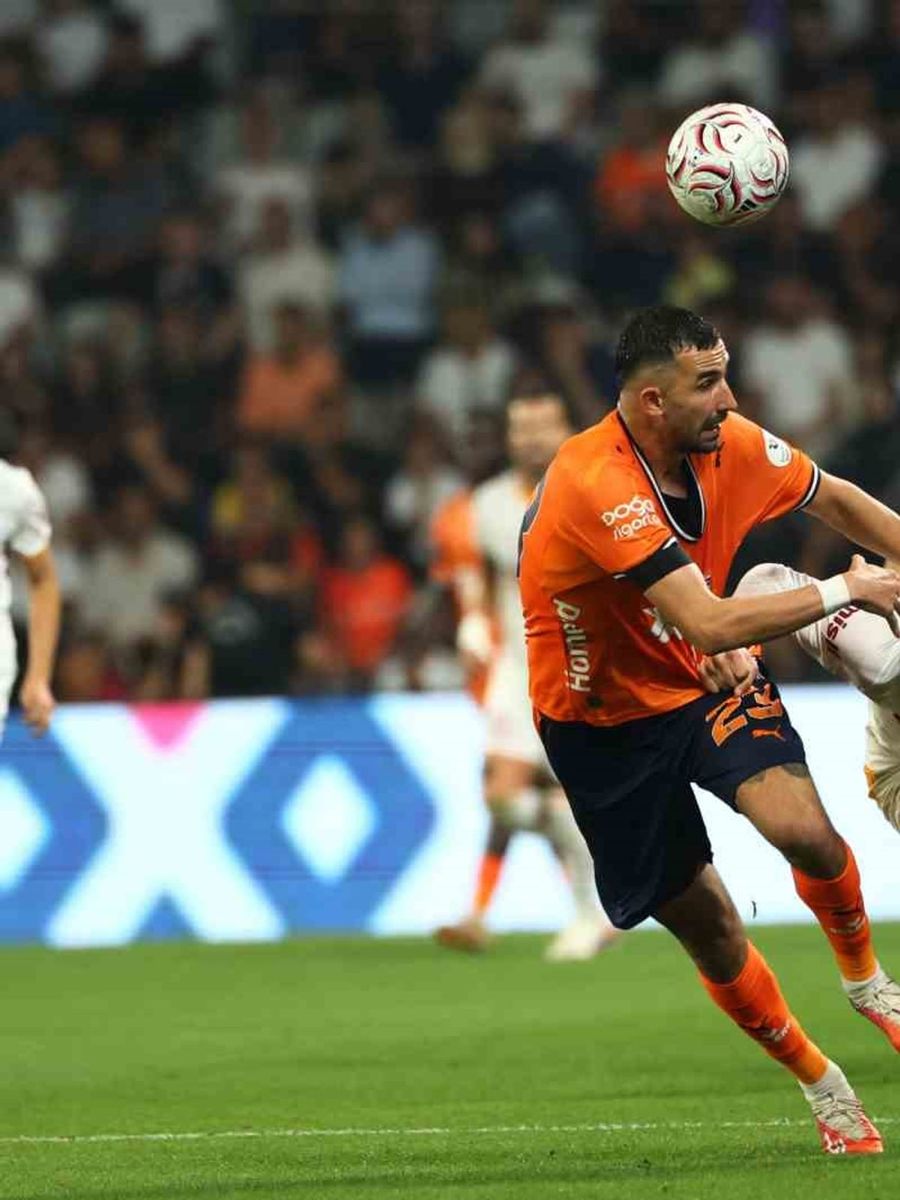 BAŞAKŞEHİR, KONUK ETTİĞİ GALATASARAY’A 3-2 MAĞLUP OLURKEN, SAHASINDA SARI-KIRMIZILI TAKIMA KARŞI GALİBİYET ÖZLEMİ 9 MAÇA ÇIKTI.