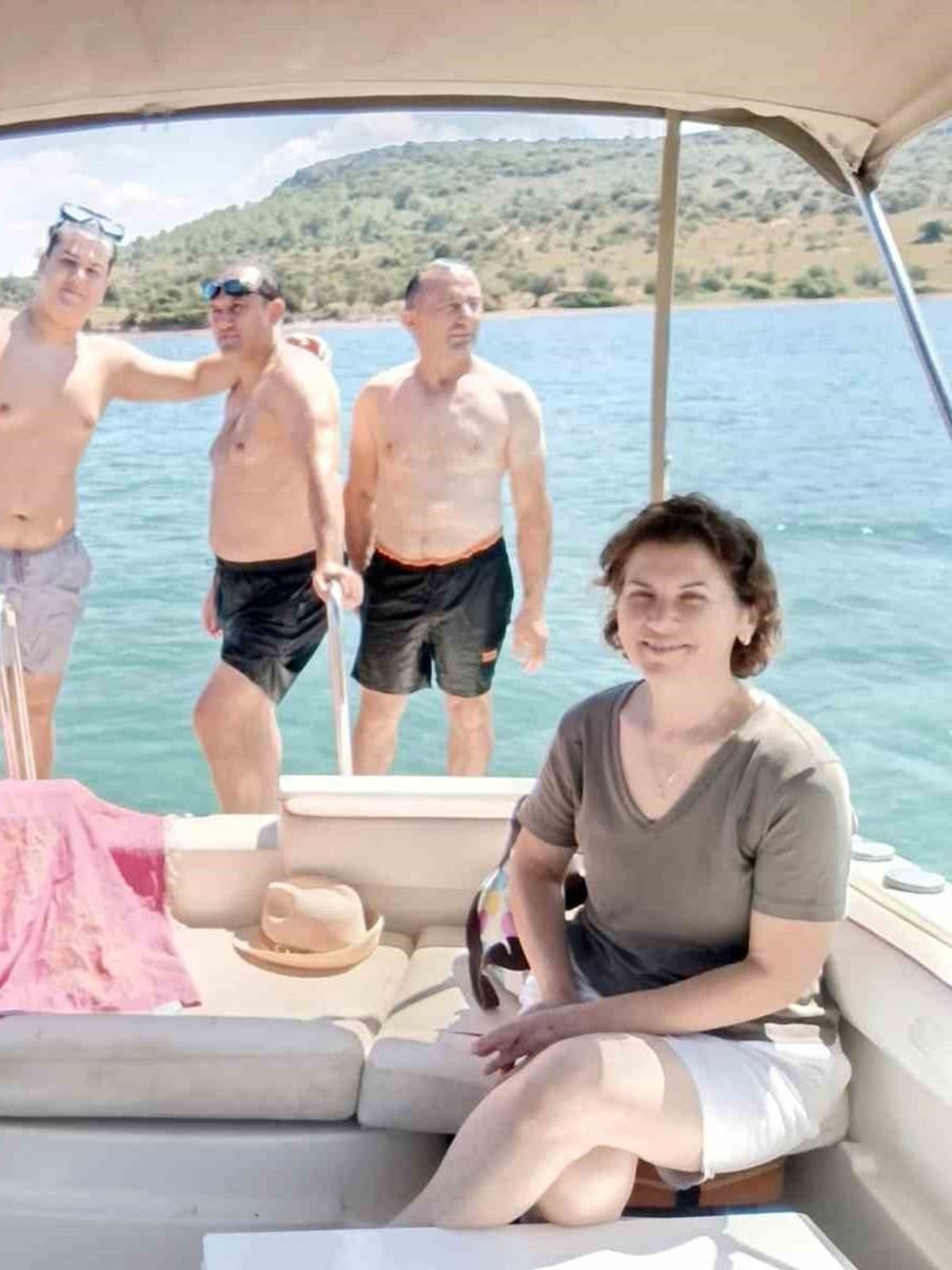 GENEL BAŞKANI GÜLER ÇAPRAZ ÖZLEMİŞ (SOLDA) VE MİSAFİRLERİ