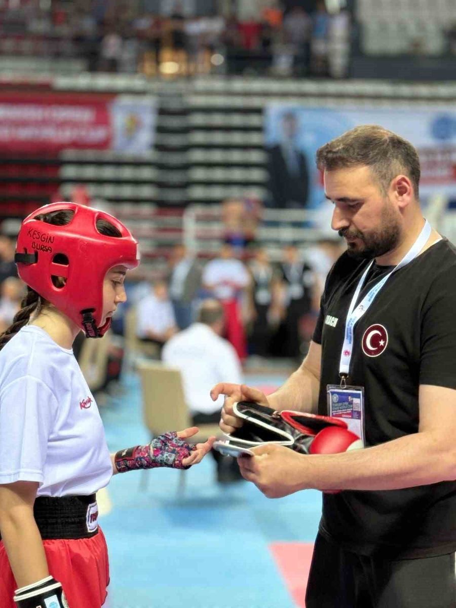 OLTULU KİCK BOKS MİLLİ TAKIM ANTRENÖRÜ VE 5. KADEME TEKNİK DİREKTÖR EKREM KESGİN, İTALYA’DA DÜZENLENECEK DÜNYA KİCK BOKS ŞAMPİYONASI’NDA MİLLİ TAKIM TEKNİK KADROSUNDA GÖREV ALACAK.