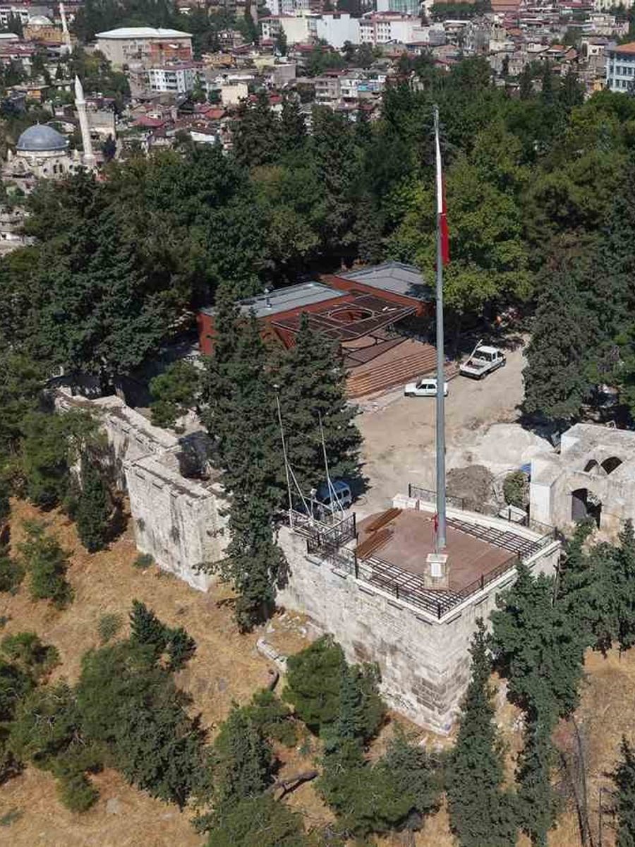 Tarihi Kahramanmaraş Kalesi, ziyaretçilerini ağırlamak için gün sayıyor