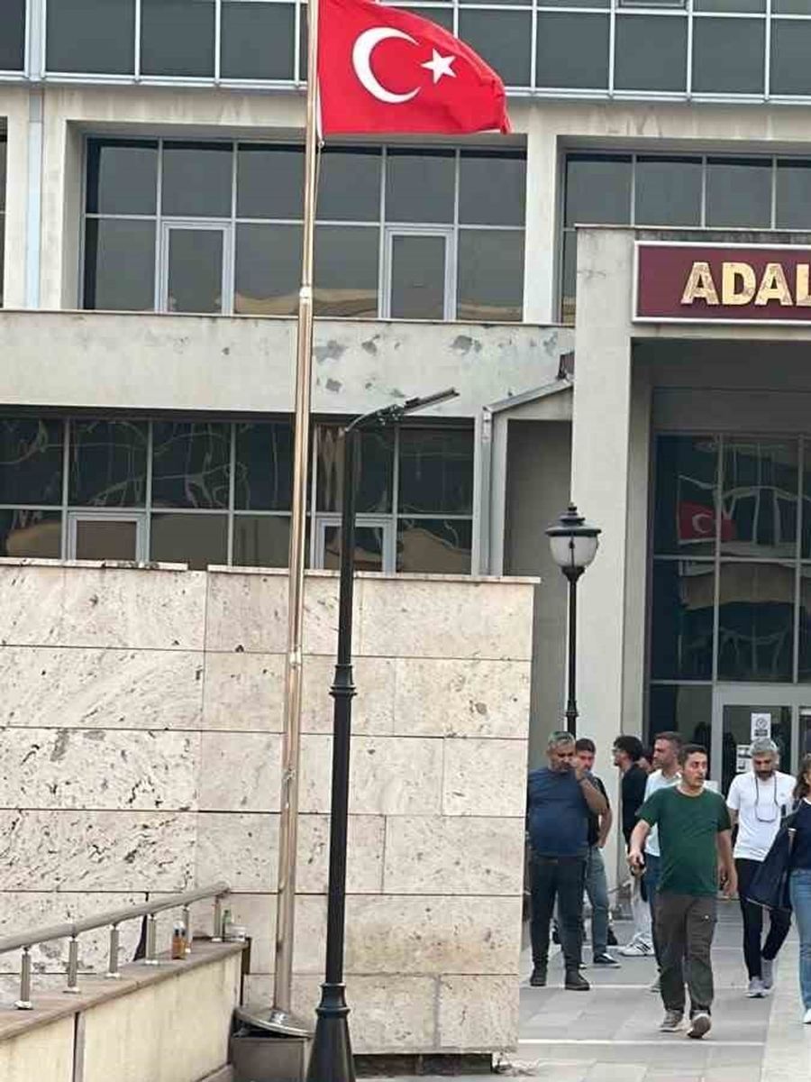Okul saldırısı davasında tahliye olan saldırganın annesi Osmaniye’de yeniden tutuklandı