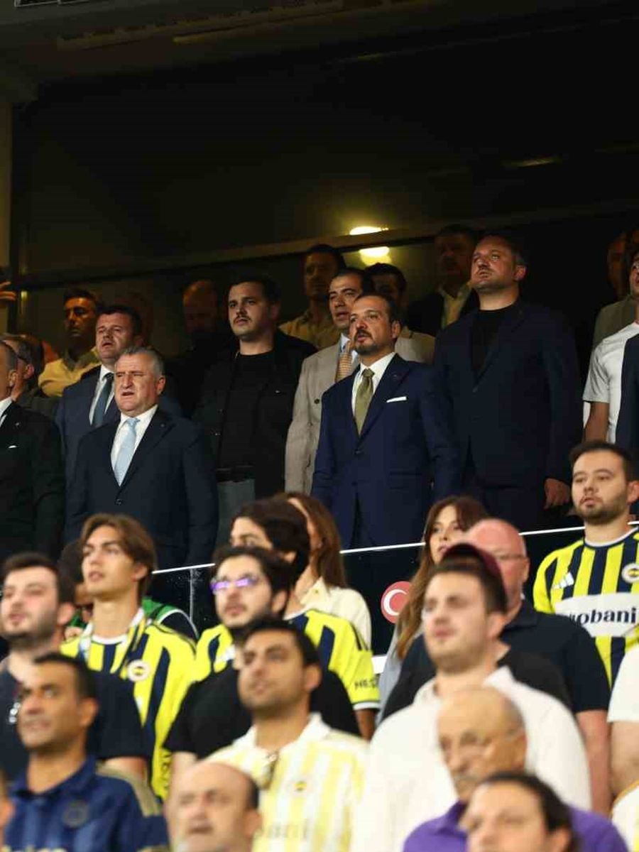 Bakan Bak, Fenerbahçe - Beşiktaş derbisini takip etti
