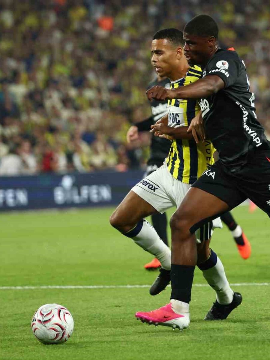 Trendyol Süper Lig: Fenerbahçe: 1 - Beşiktaş: 1 (İlk yarı)
