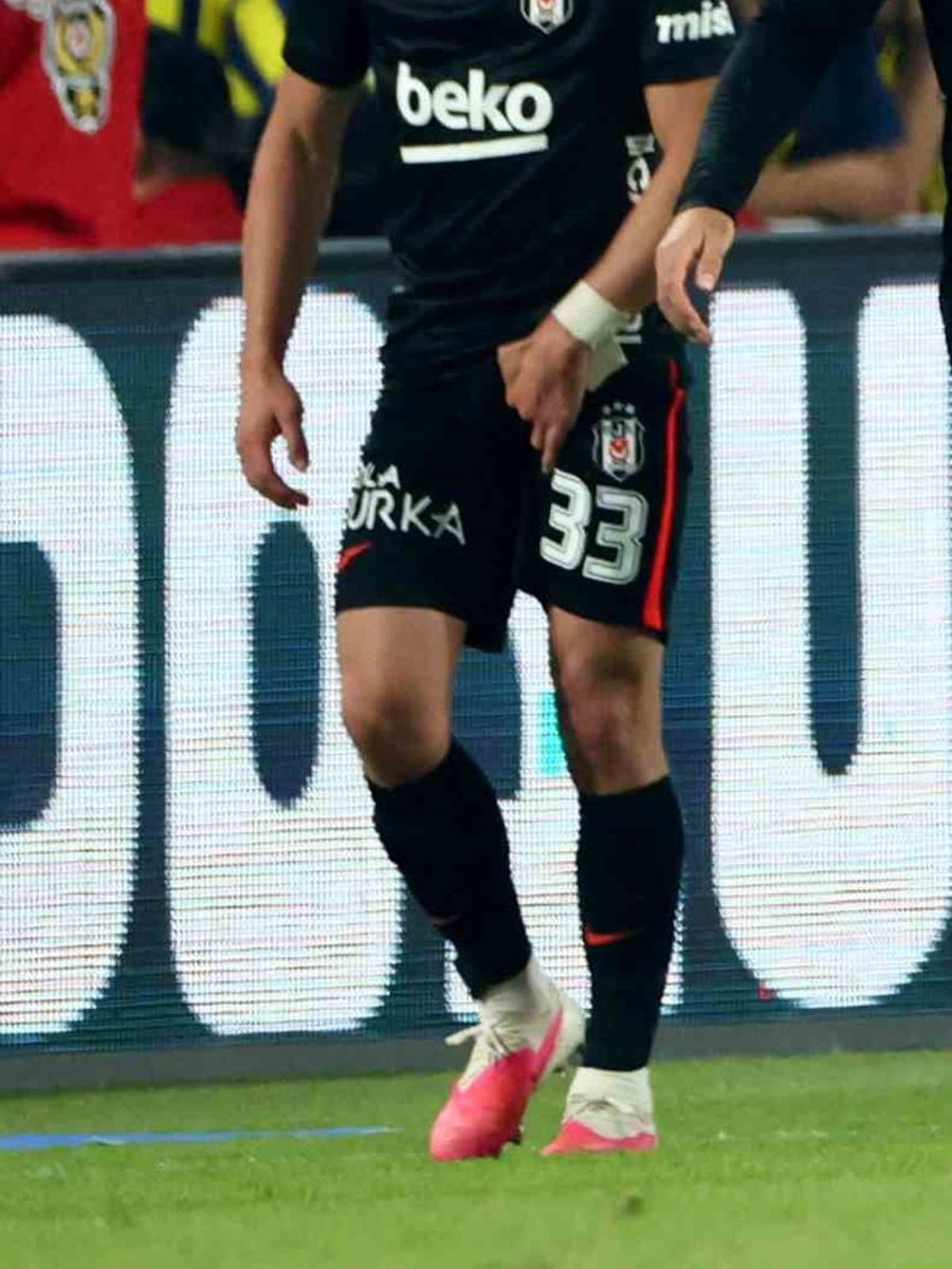 Beşiktaş’ta Rıdvan Yılmaz derbide sakatlandı