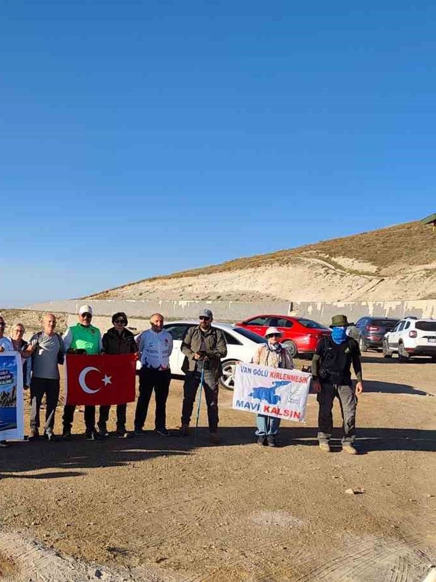 Nemrut Kalderası’nda 30 kilometrelik çanak yürüyüşü