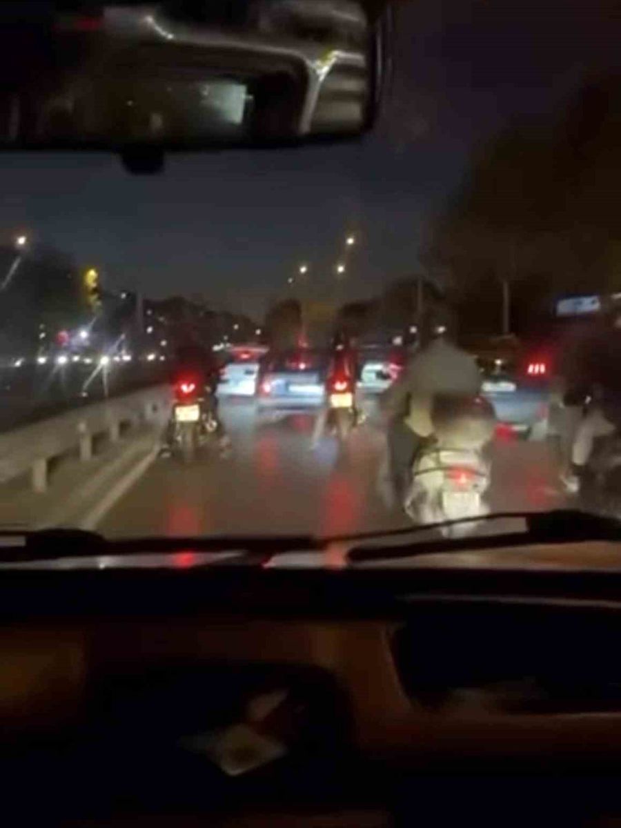 Bursa’da yol vermeyen otomobil sürücüsünün etrafını sardılar