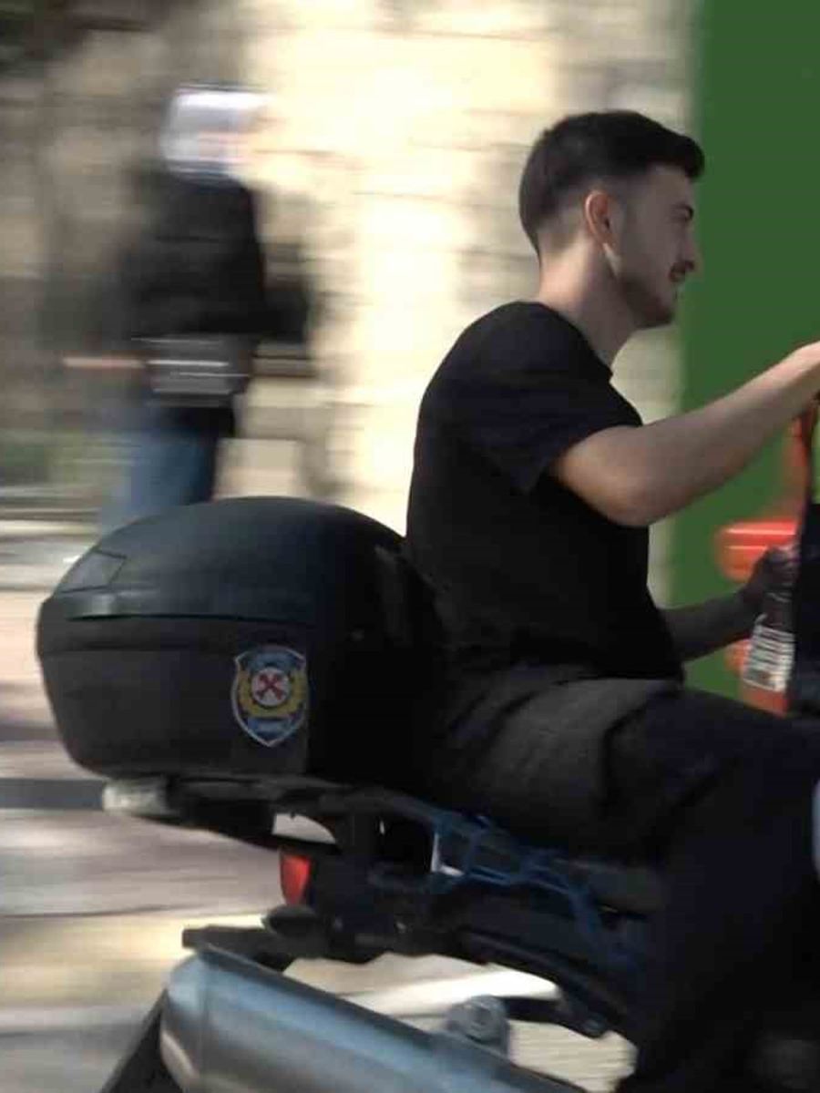 Kimliğini unutan genç için anne ve polis seferber oldu