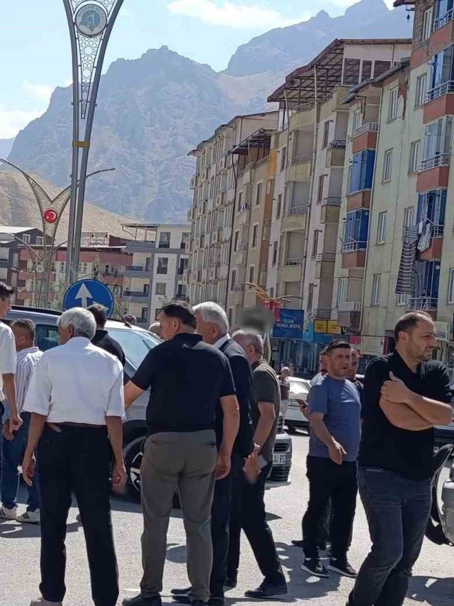 Hakkari’de iki araç çarpıştı: 1 yaralı