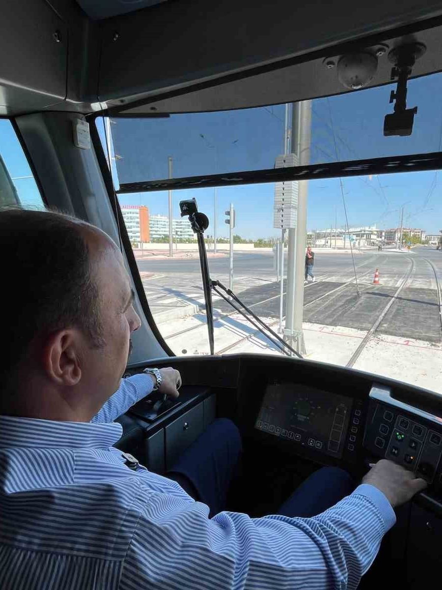 Başkan Altay, tamamlanan Adliye-Şehir Hastanesi Tramvay Hattı’nda test sürüşü yaptı