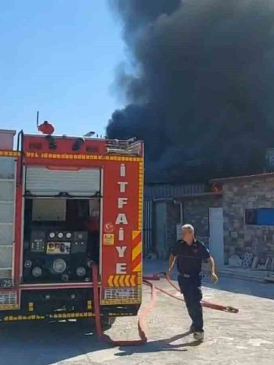 Edremit Yolören’de korkutan yangın: 5 iş yeri zarar gördü