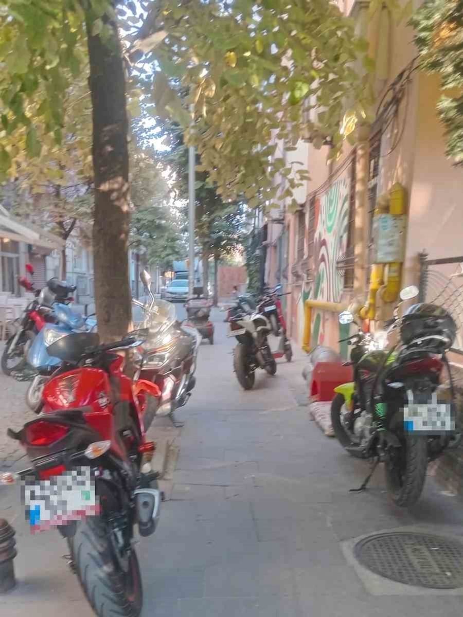 Eskişehir’de kaldırımlar motosiklet otoparkına döndü