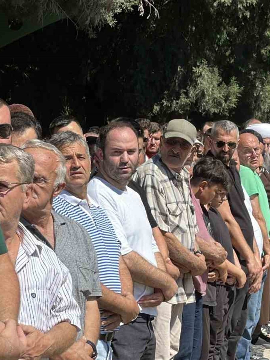 Sığ suya atlayarak hayatını kaybeden 3 çocuk babası son yolculuğuna uğurlandı