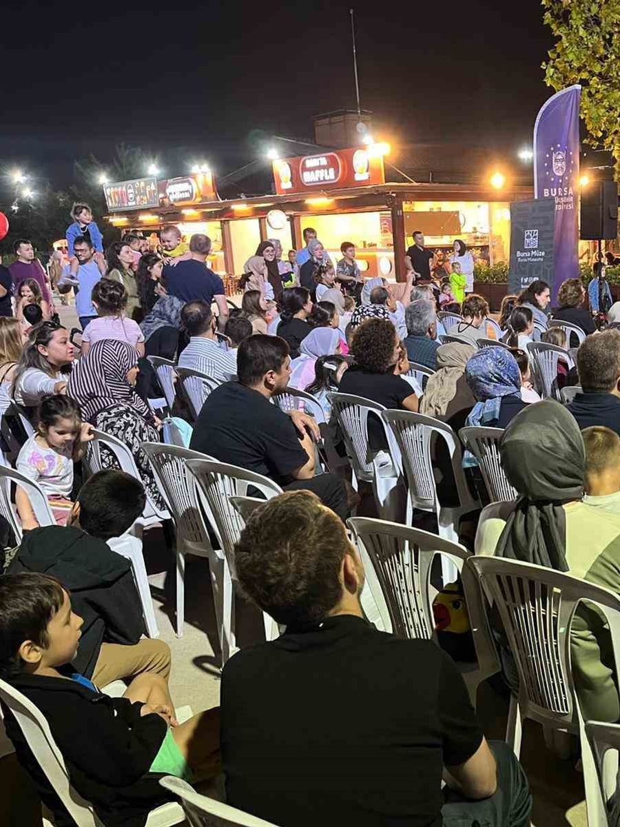 Bursa’da Karagöz ve kukla rüzgârı esti