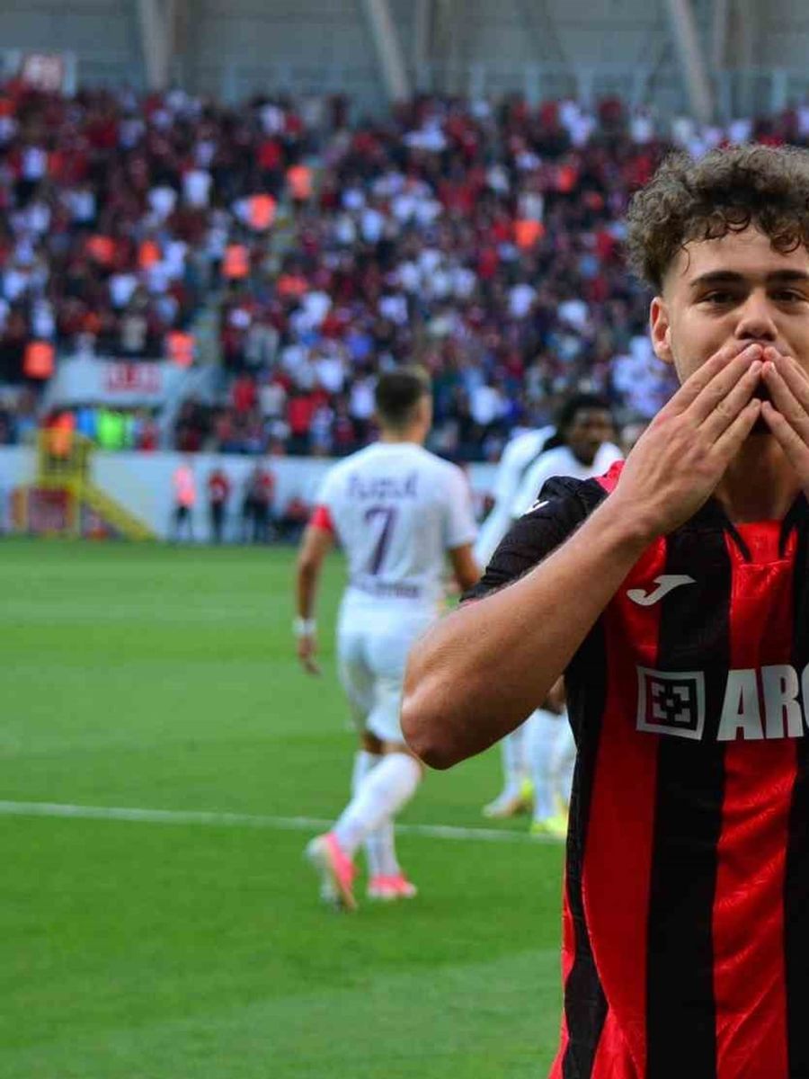 Trendyol Süper Lig: Çorum FK: 2 - Eyüpspor: 0 (İlk yarı)