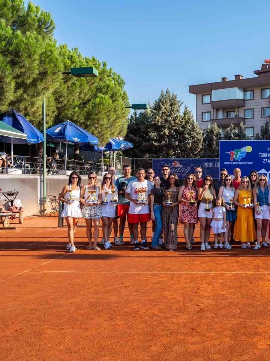 Bursa’da raketler Prof. Dr. Ayhan Kızıl anısına sallandı