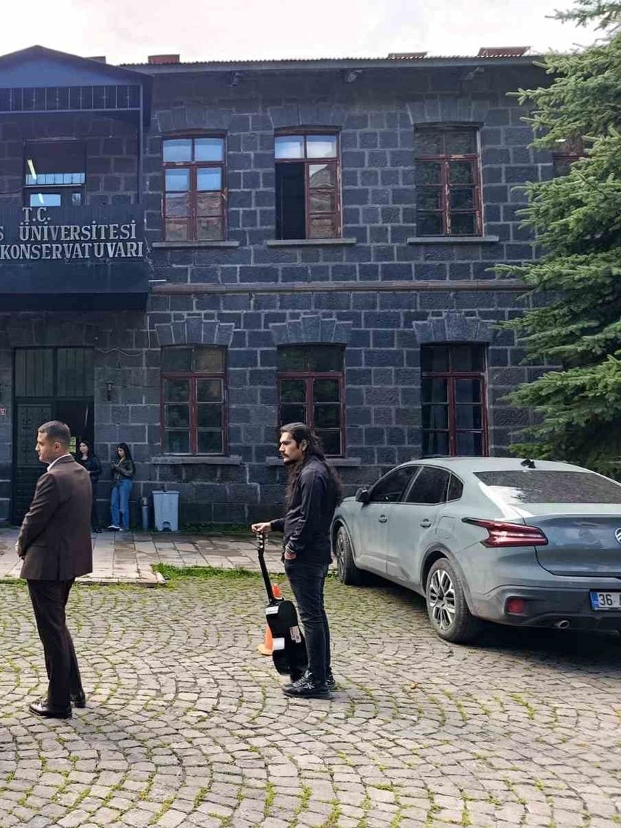 Kars’ta konservatuvar hayali kuran öğrenciler için yetenek sınavı heyecanı