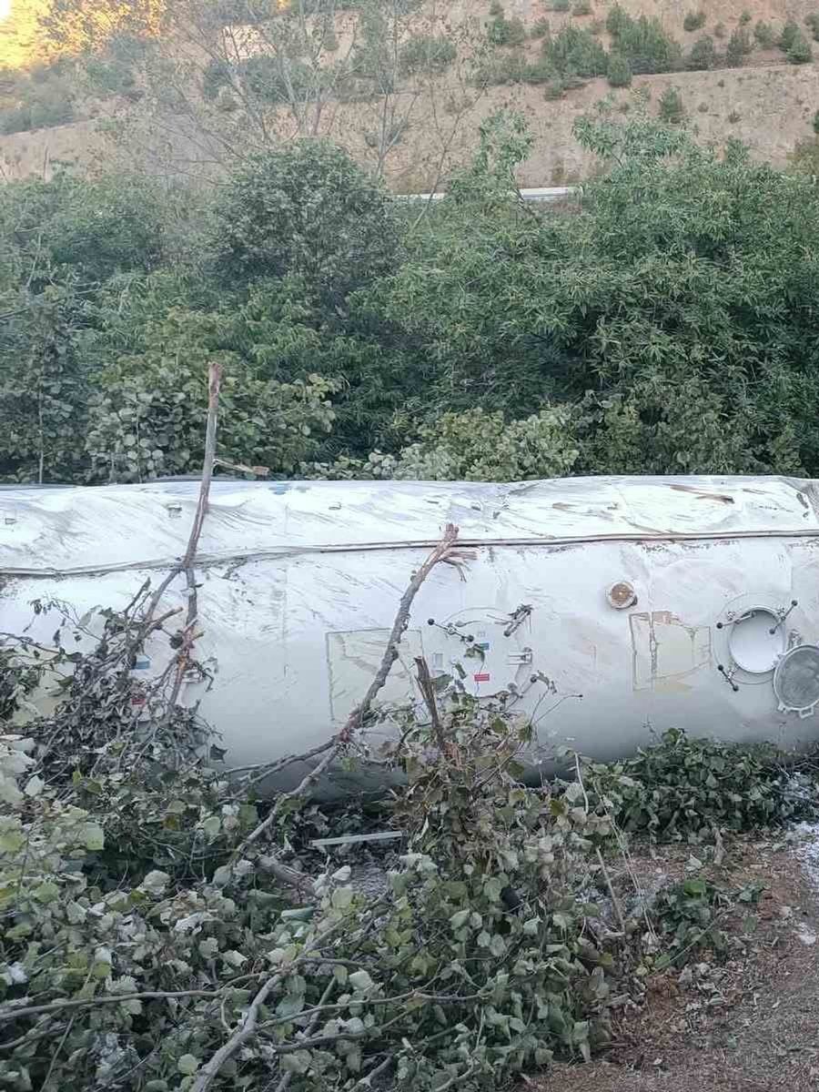 Bolu’da tır devrildi: 1 ölü, 1 yaralı
