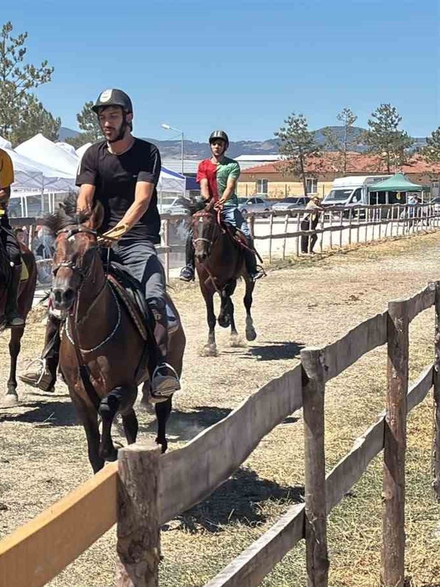 Tavşanlı’da Rahvan At Yarışları heyecanı yaşandı