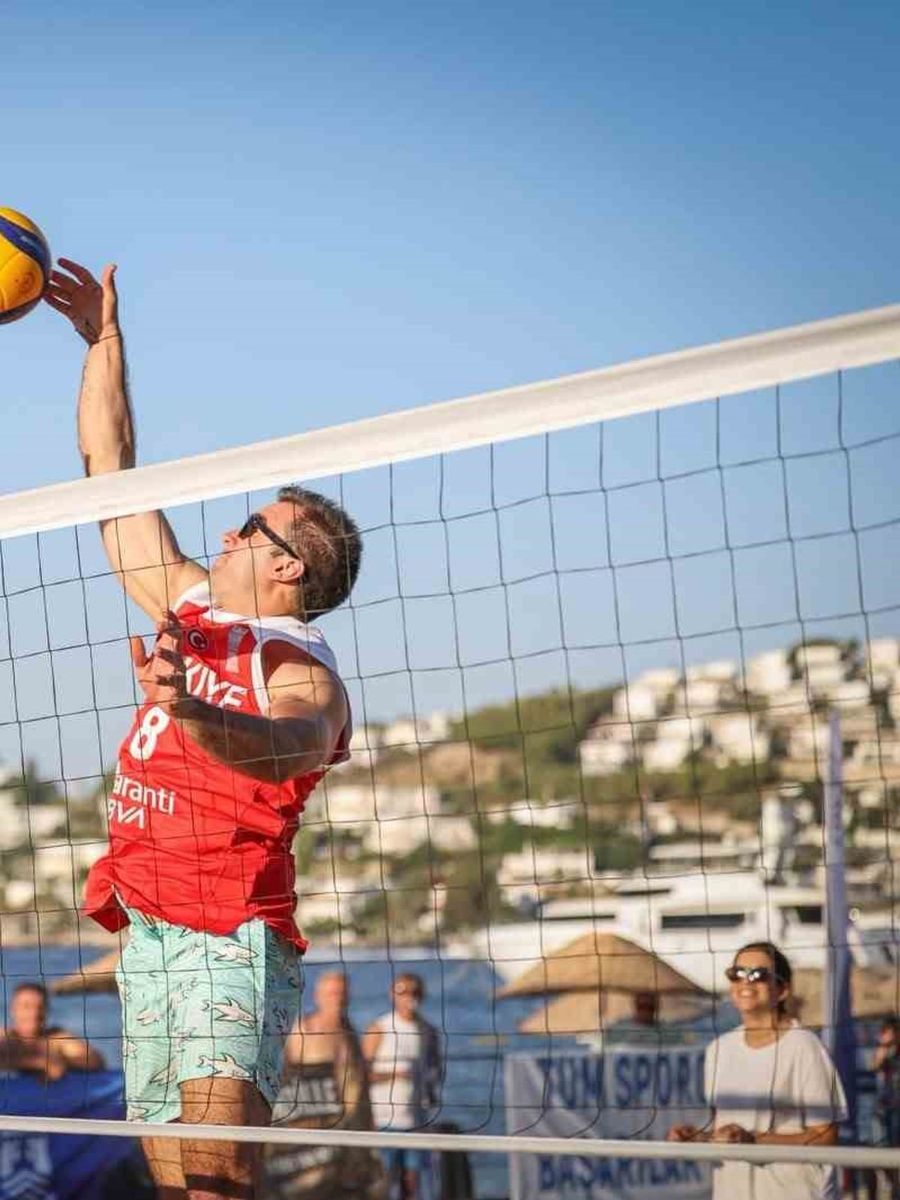 Plaj Voleybolu Şenliği Gündoğan’da tamamlandı