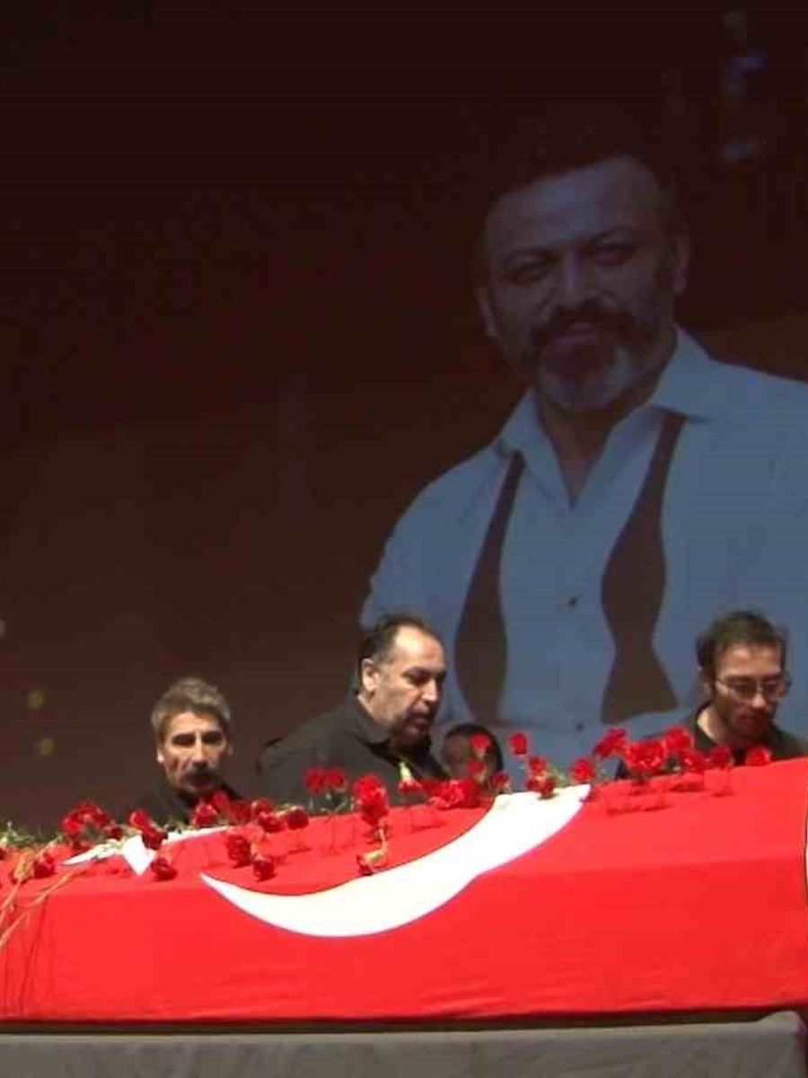 Özlem Esmergül, erkek arkadaşı Serhat Kılıç’ı gözyaşları içinde uğurladı