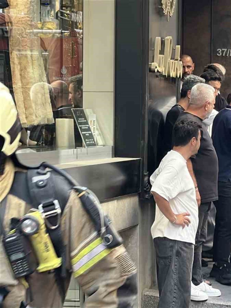 Şişli’de binada yangın paniği: Birinci kattan atlayan kişi yaralandı