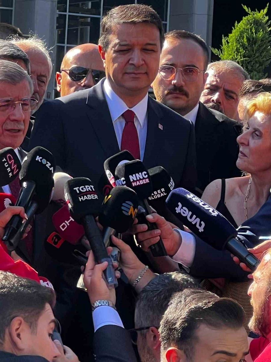 Davutoğlu ifade verdi: "Hiç kimsenin de yargının üzerinde olmadığı inancıyla Türkiye Cumhuriyeti vatandaşı olarak ifademi verdim"