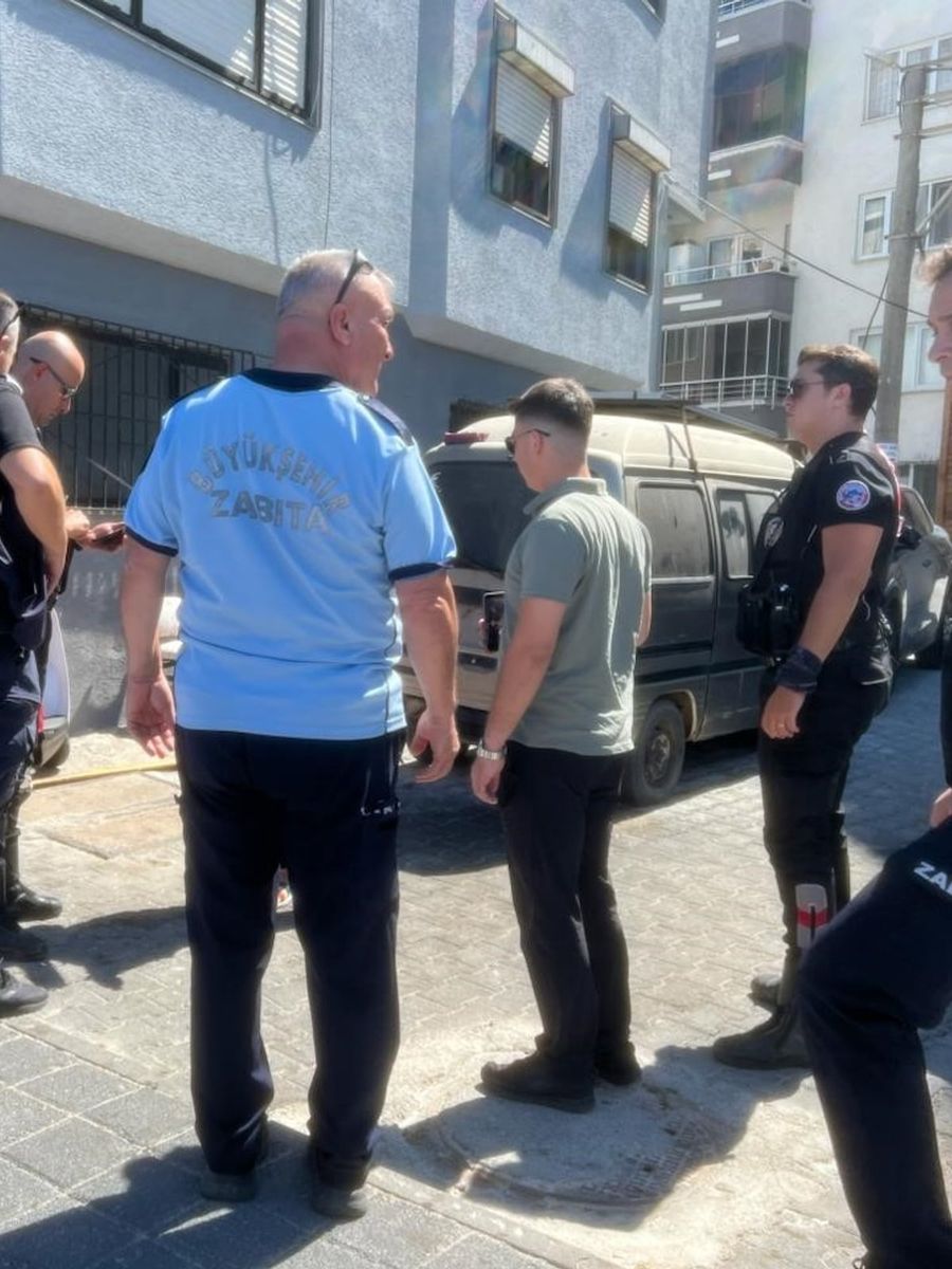 Bursa’da seyyar satıcı denetiminde arbede: Zabıta memuru yaralandı