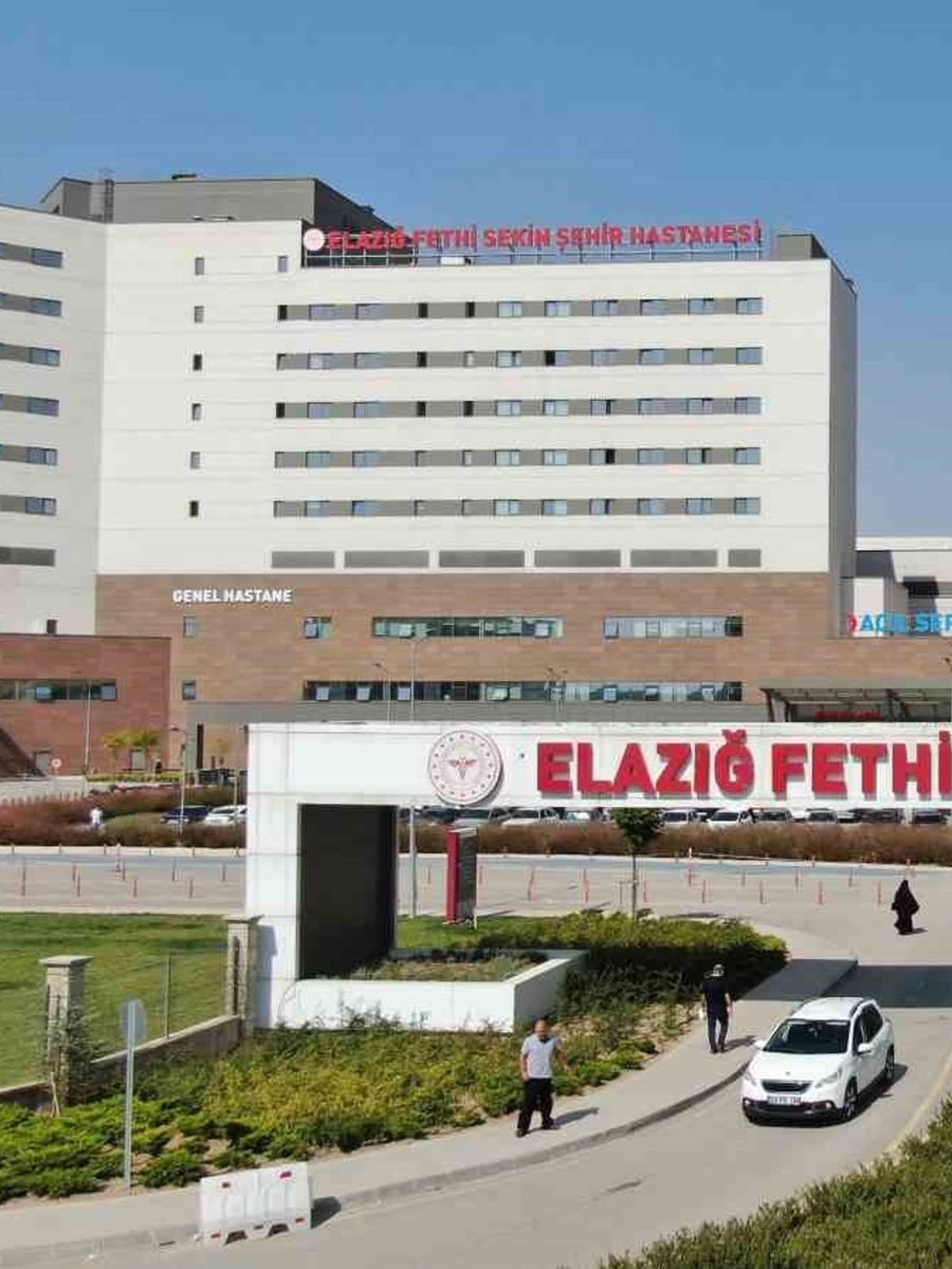 Yol kenarında ağır yaralı halde bulunan polis memuru hayatını kaybetti