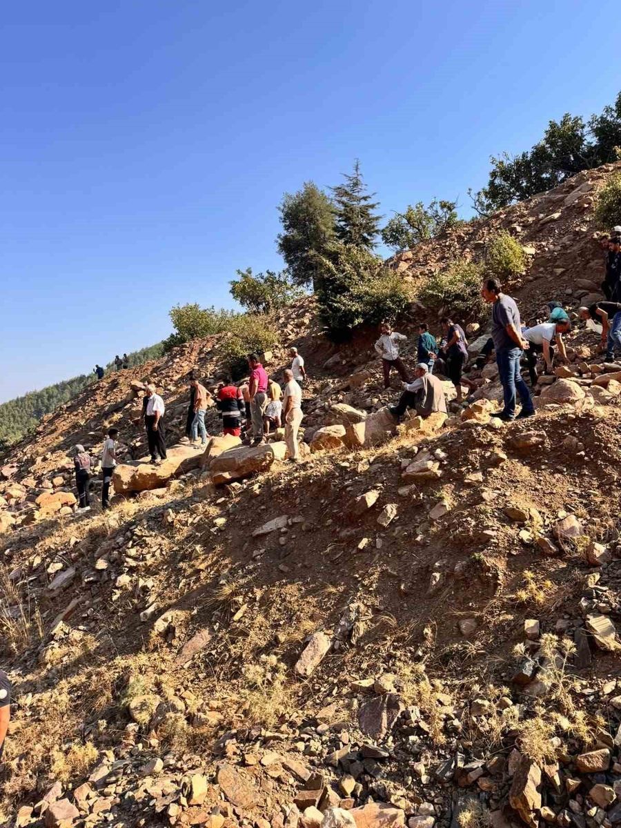Sepetli motosiklet uçurumdan uçtu: 3 yaralı