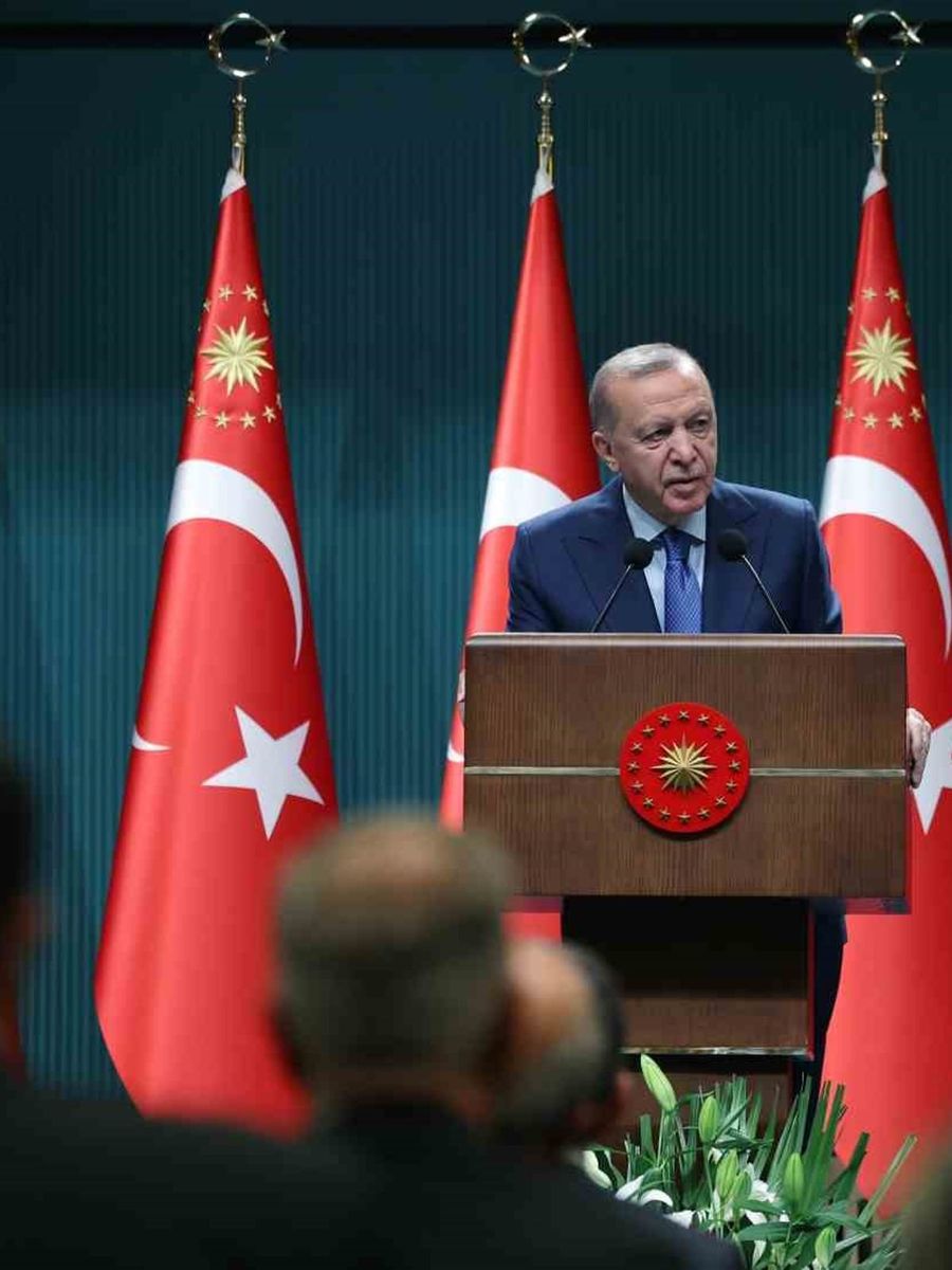 Cumhurbaşkanı Erdoğan: "Kılıç şakırtıları altında can alıp can vererek kendimize yurt eylediğimiz bu topraklarda kimseye ameliyat yaptırmayız"