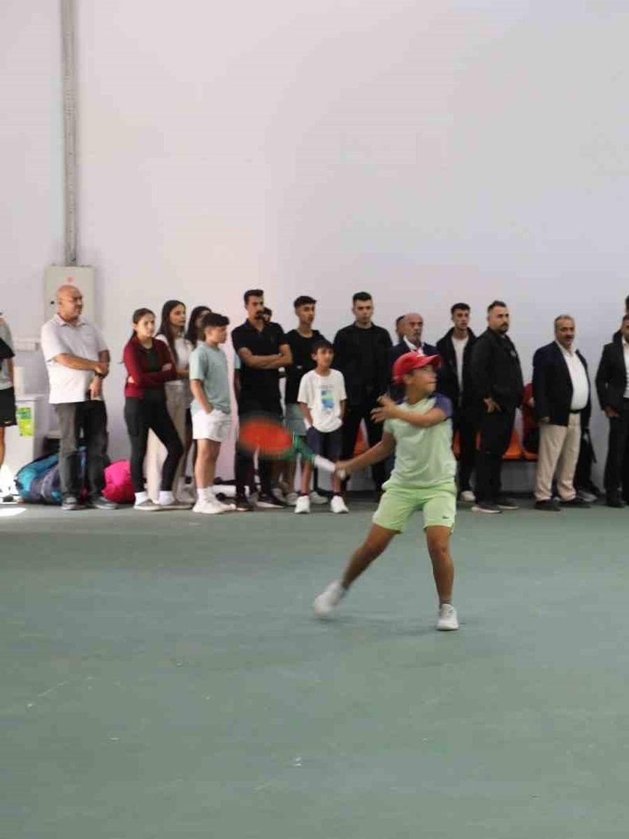 Ağrı Dağı Cup tenis turnuvasında maçlar başladı