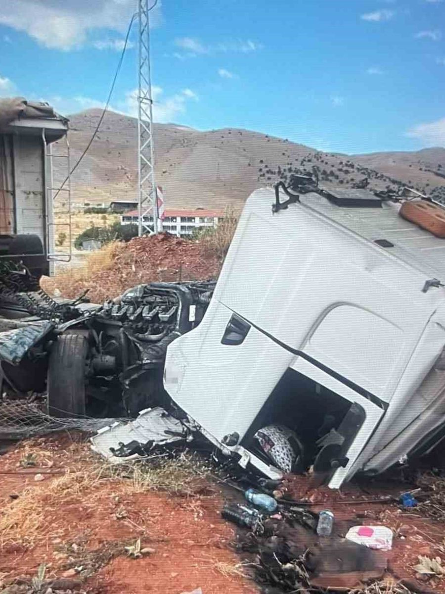 Malatya iki ayrı kazada 9 kişi yaralandı