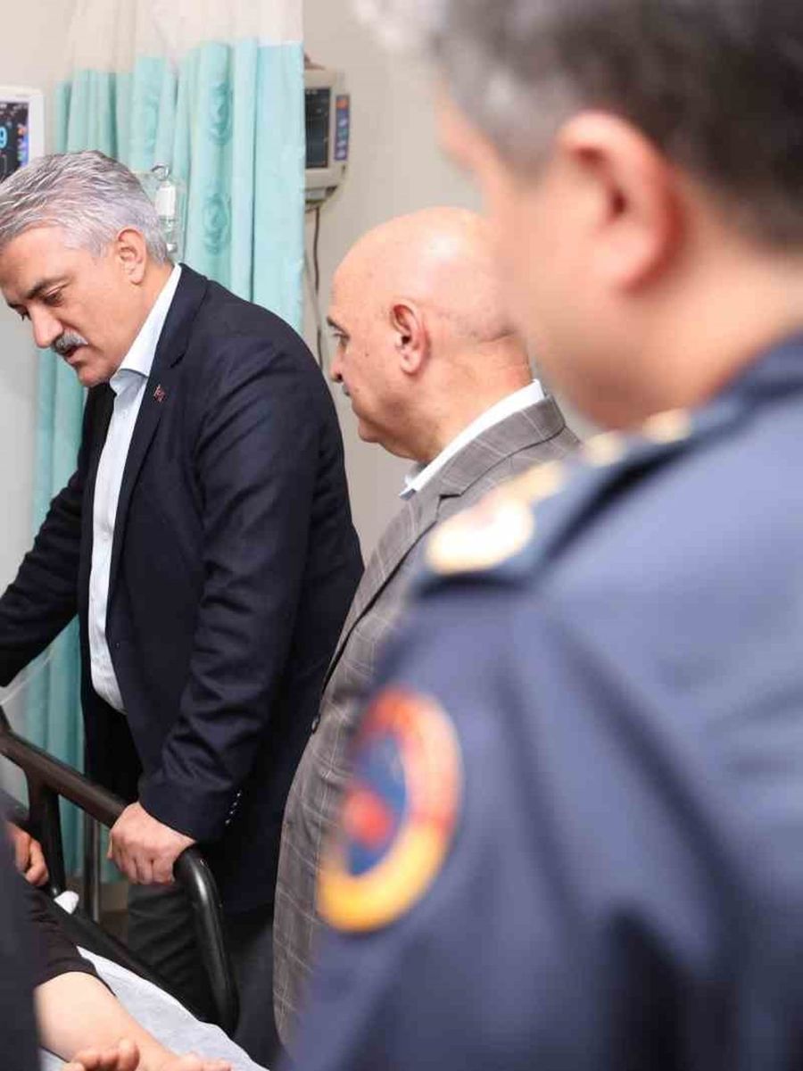 Akçakoca’daki kazada yaralananları Vali Makas ziyaret etti