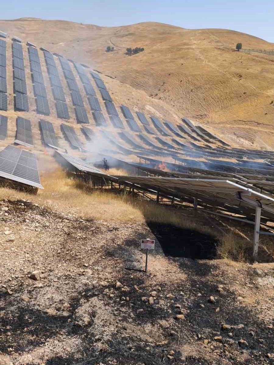 Kurtalan’da güneş enerjisi panellerinde yangın