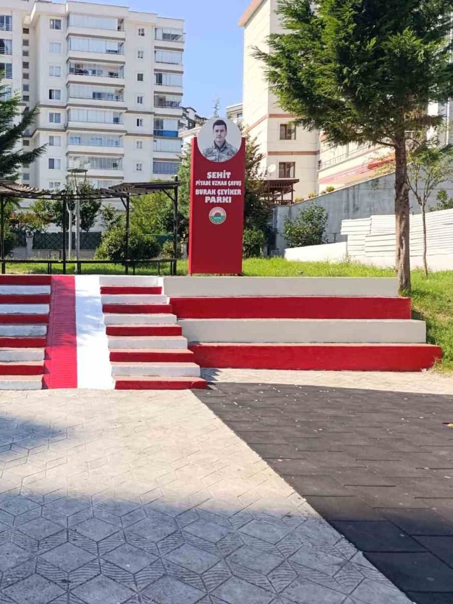 Parklara kırmızı-beyaz dokunuş